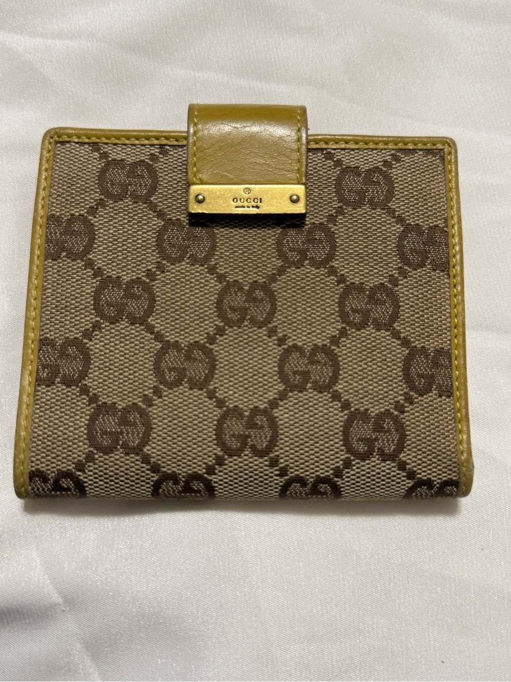 Gucci Beige GG Canvas Wallet with Yellow Trim. Includes shopping bag - Picture 1 of 9